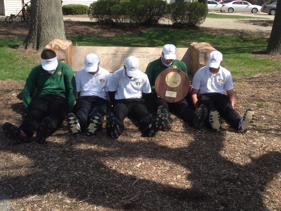 College Golf Team Qualifies For Nationals, Celebrates By Dufnering