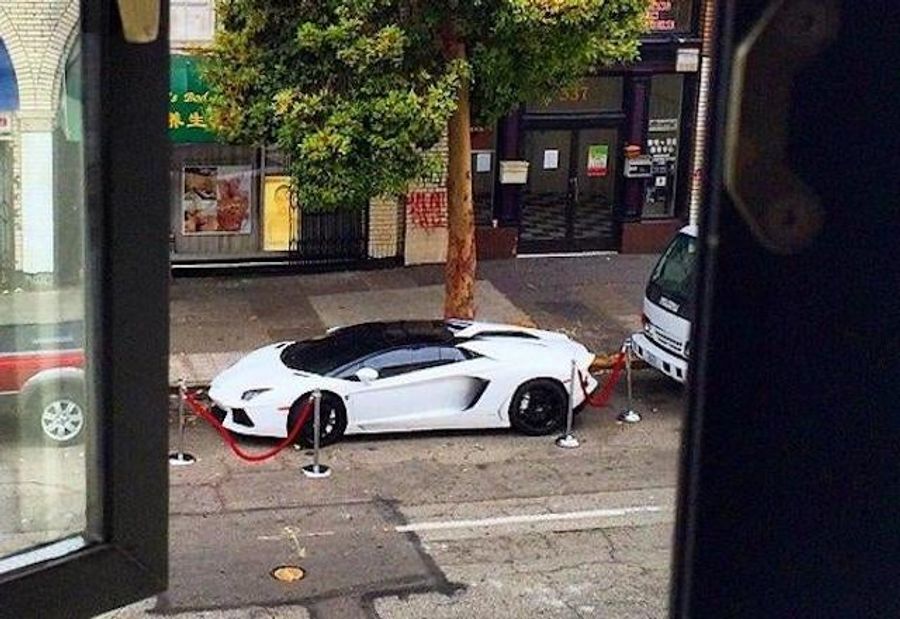 Marshawn Lynch Apparently Ropes Off His Lamborghini When He Parks