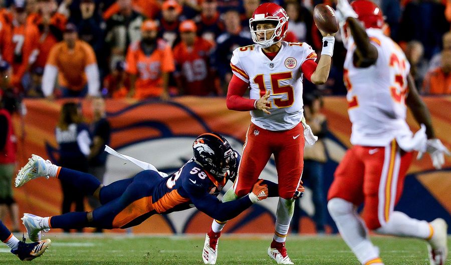 Improvised Lefty Pass Highlights Another Heroic Performance From The Unreal Patrick Mahomes