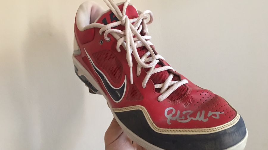 White Sox Send Game-Used, Autographed Gordon Beckham Shoe To Deadspin Editor