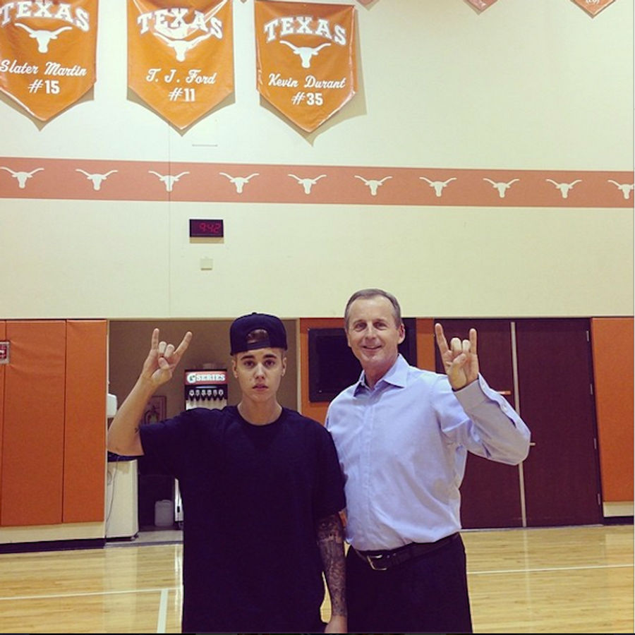 Justin Bieber Does &quot;Hook &#39;Em Horns&quot; With Rick Barnes At Texas