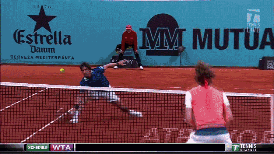 Pablo Cuevas Hits Incredible Behind-The-Back Winner, Downs Alexander Zverev