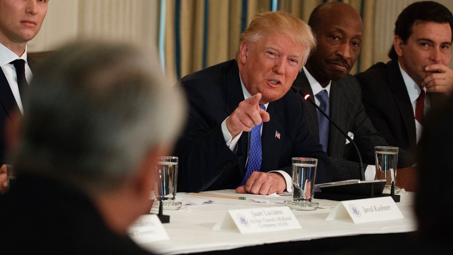 Trump Makes Thirsty Business Asshole Tell Flattering Golf Story