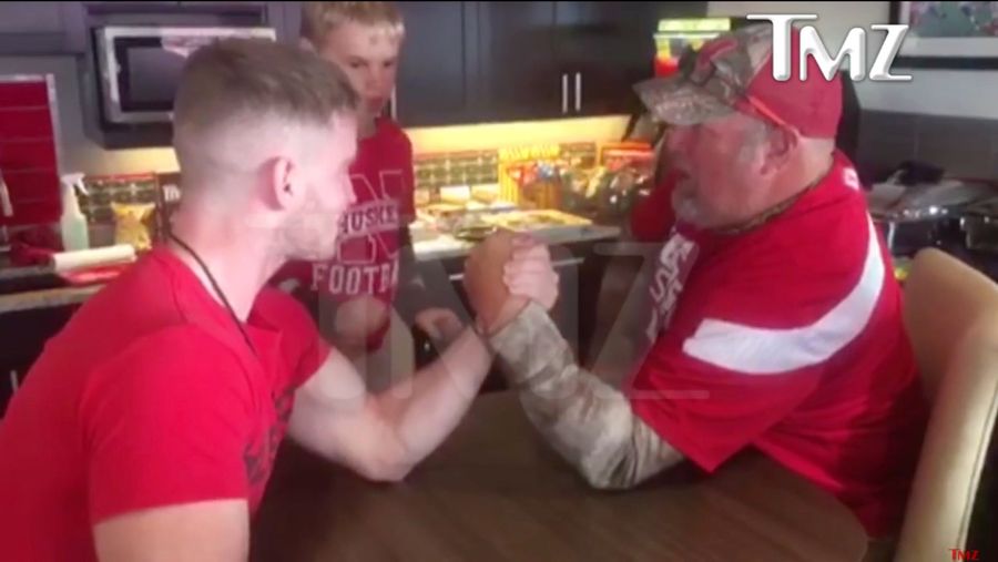 Larry The Cable Guy Snapped A Dude&#39;s Arm While Arm Wrestling [Graphic]