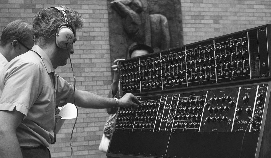Engineer Unwittingly Trips Balls On LSD From The &#39;60s While Repairing Iconic Synth
