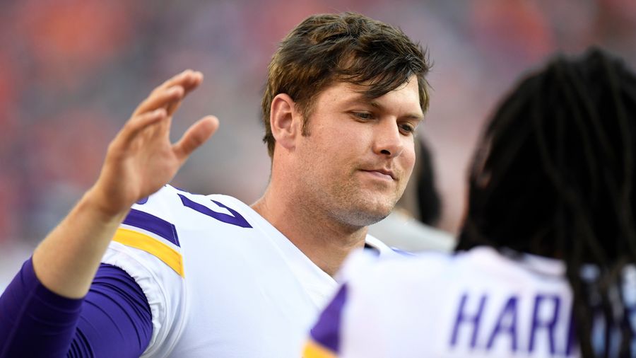 Badass Vikings Long Snapper Returns To Play After Losing Tip Of Pinky Finger Mid-Game