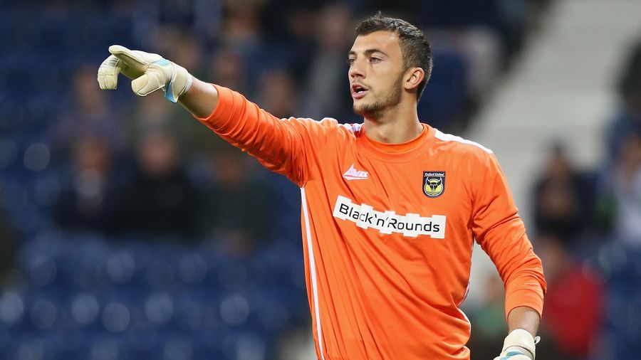 Goalkeeper Gets Red Card For Taking A Piss In The Middle Of Match