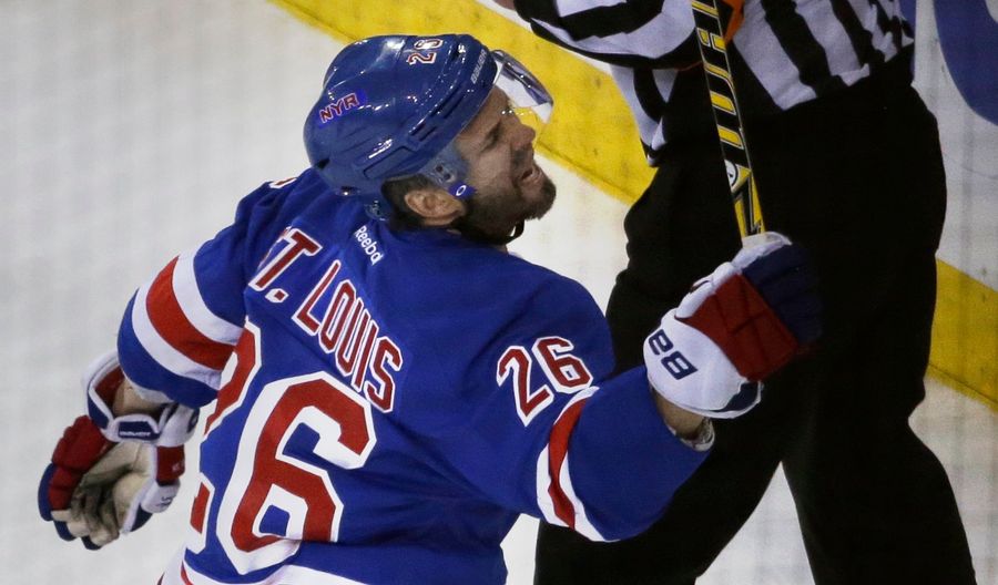 Grieving Marty St. Louis Thanks Teammates After Scoring On Mother&#39;s Day