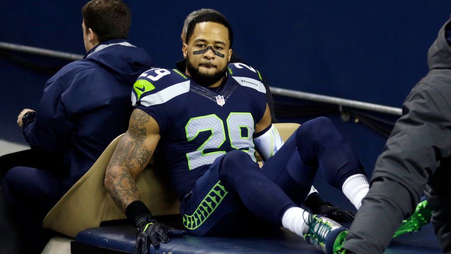 Earl Thomas Considers Retirement After Breaking Leg