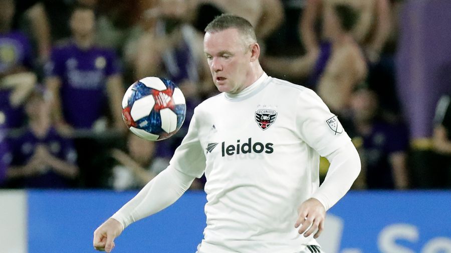 Old Man Wayne Rooney Is Sick Of These Damn Refs And All This Damn Traveling