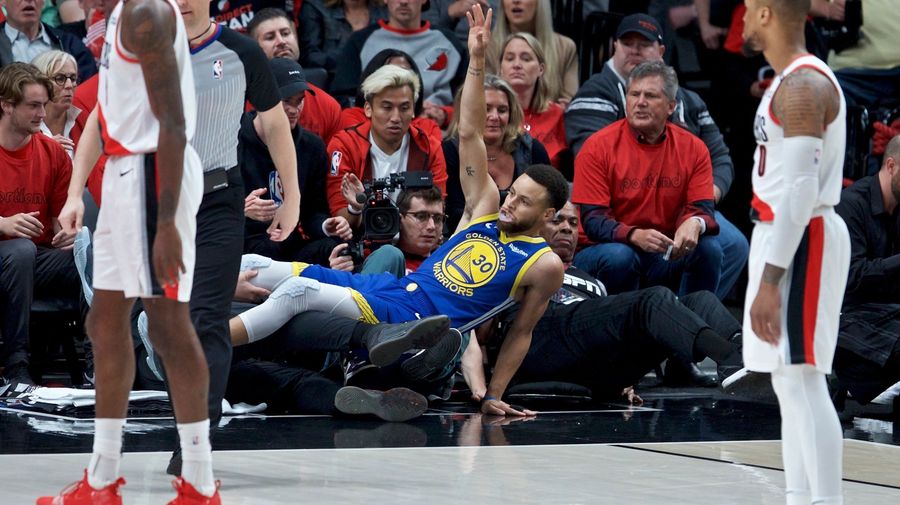 Tireless Steph Curry Helpfully Illustrates Seth Curry's Point