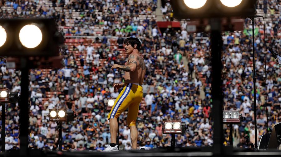 The Fan Experience At The Rams&#39; Stadium Sounded Like Hell [Update]