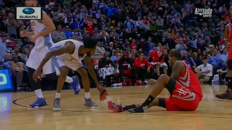Trevor Ariza Loses Shoe, So Will Barton Picks It Up And Throws It