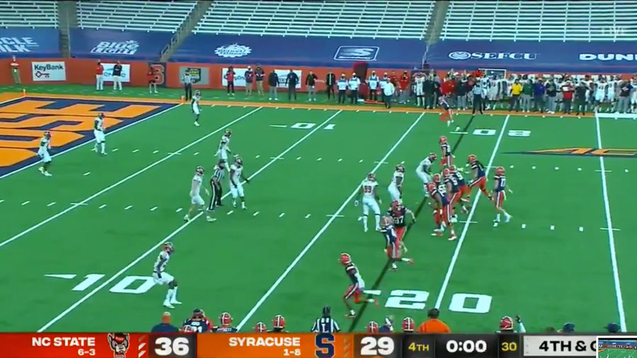Syracuse spikes ball on 4th down with 0:00 left