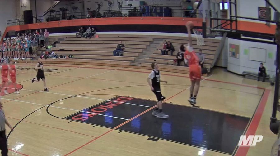 One-Armed Eighth Grader Keeps Dunking<em></em>