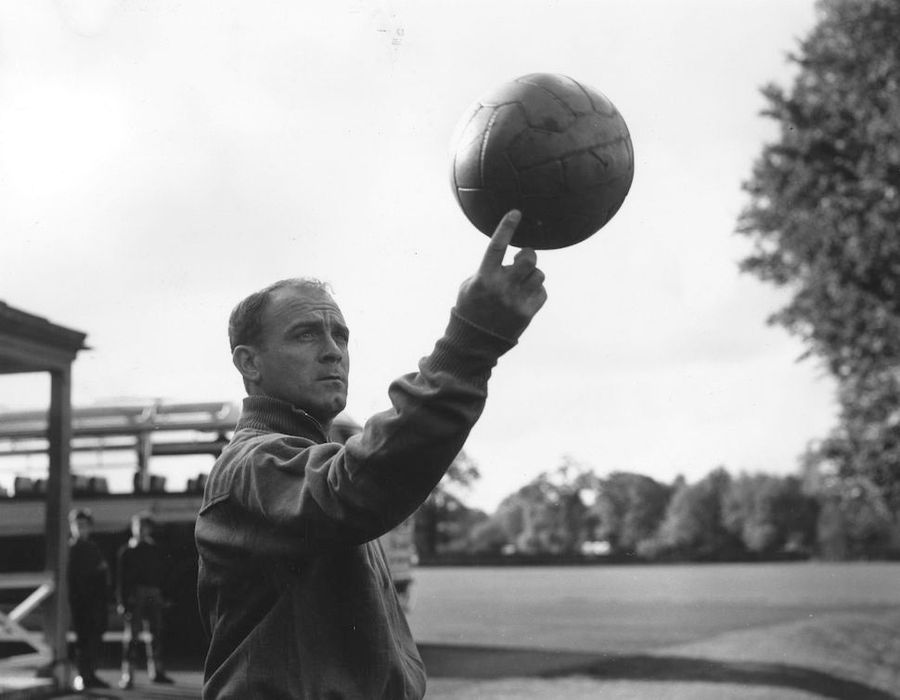Superstar Alfredo Di Stéfano, Real Madrid's "Blond Arrow," Has Died