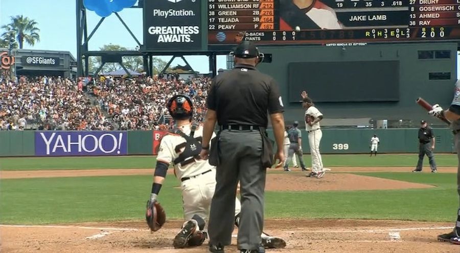 Jake Peavy Catches Buster Posey's Throw Without Even Realizing It<em></em>