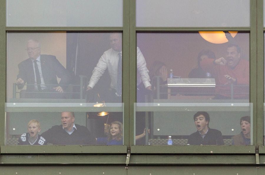 A Priceless Photo Of Chris Christie Thinking Dez Bryant Made That Catch