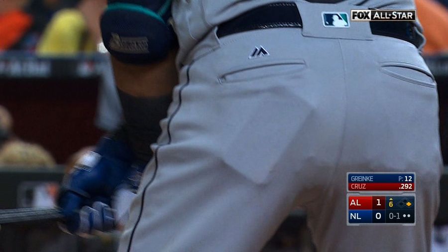 Nelson Cruz Stops All-Star Game To Take Photo With Joe West