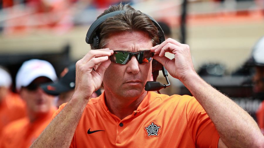Mike Gundy Tries To Blackmail Reporters For Doing Their Jobs