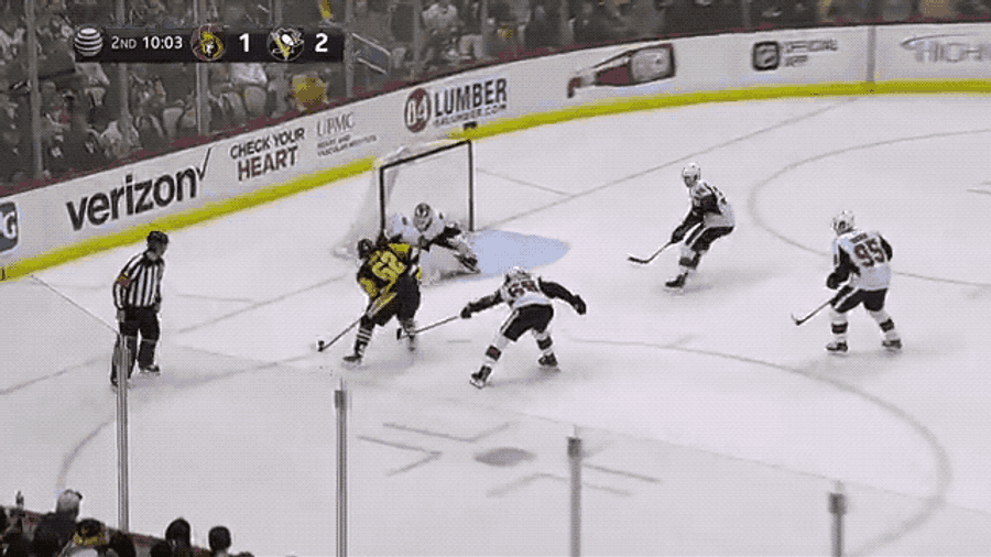Carl Hagelin Mindfucked A Goalie For An Easy Evgeni Malkin Score<em></em>
