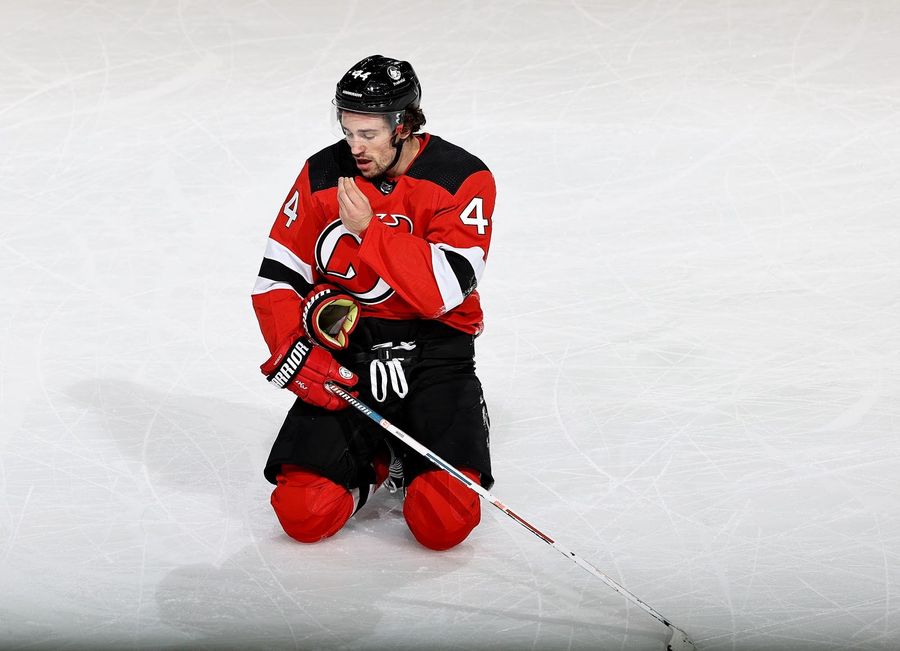 SEE IT: Devils’ epic power play whiff showcases pivot to neutral zone crap defense