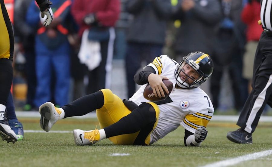 Ben Roethlisberger&#39;s Trying Really Hard To Pretend He Doesn&#39;t Have A Concussion