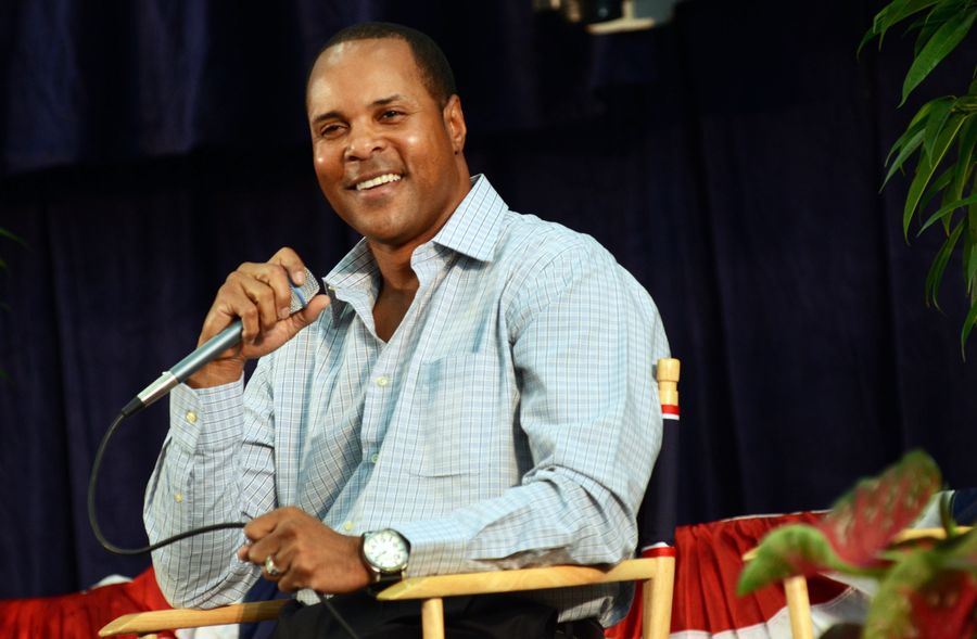 Barry Larkin Hassled Sony Execs To Get A Discount On A Microphone