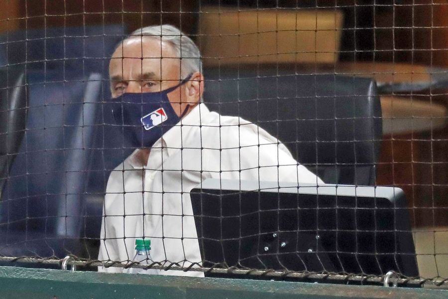 Rob Manfred does what he does best: Pass off responsibility