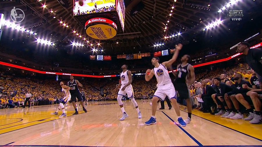 Golden State Goes On 18-0 Run After Knocking Kawhi Leonard Out Of Game