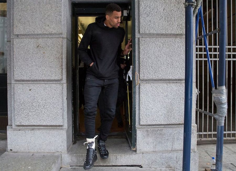Reports: Thabo Sefolosha Broke Ankle While Resisting Arrest