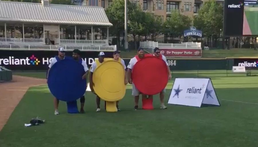 Dak Prescott And Zeke Elliott Struggling With Teamwork 