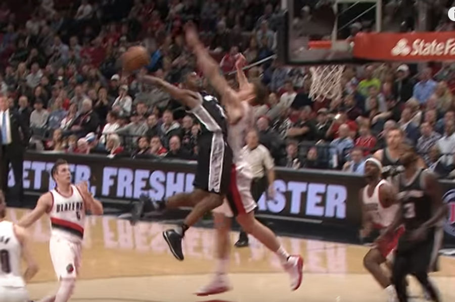 Jonathon Simmons Dunked All Over Meyers Leonard And It Was Gorgeous