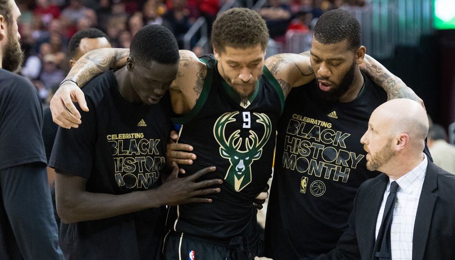 Michael Beasley Leaves Game After Gross-Looking Knee Injury [Graphic]