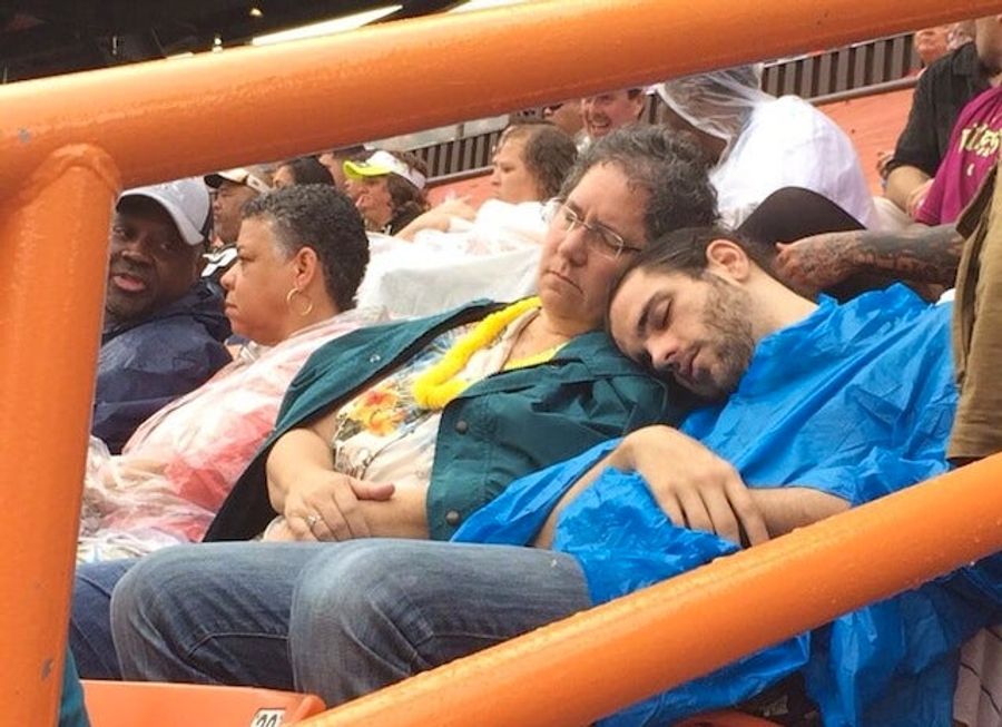 Pro Bowl Attendees Treat Themselves To A Nice Nap