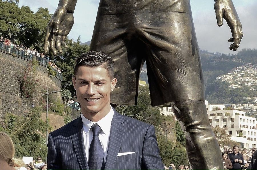 Cristiano Ronaldo Statue Features A Big Ol&#39; Bulging Dick