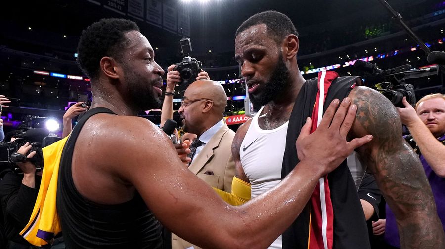 LeBron Manages To Accidentally Torment Knicks Fans During Dwyane Wade's Farewell
