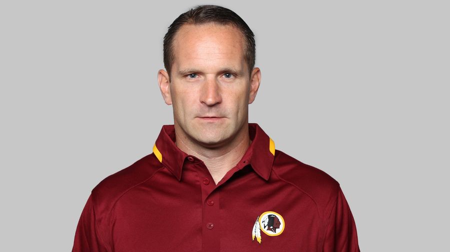 Washington Coach Pulls Out Dong, Pees Freely Before The Masses During Game [NSFW]