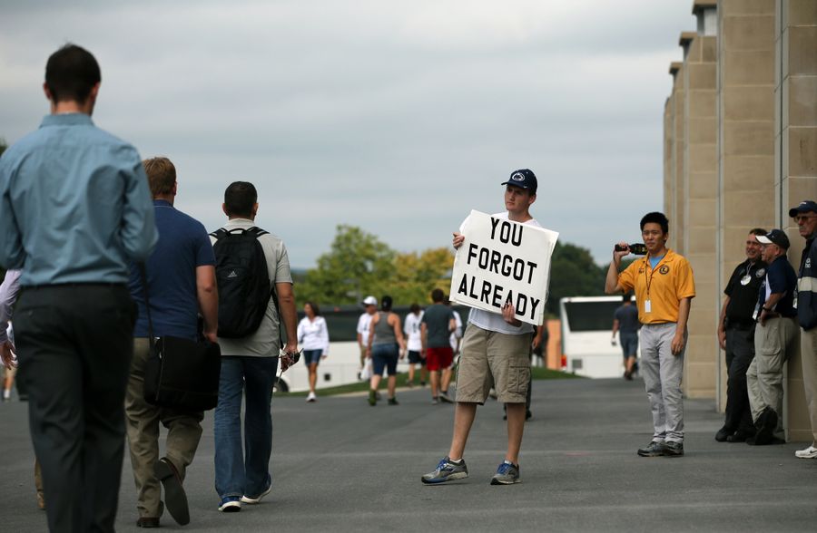 Joe Paterno Honored By Tone-Deaf Penn State Officials And Football Fans