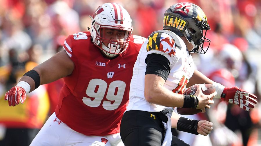 Wisconsin&#39;s Nose Tackle Is Doing Backflips In The Sand Like It&#39;s Nothing