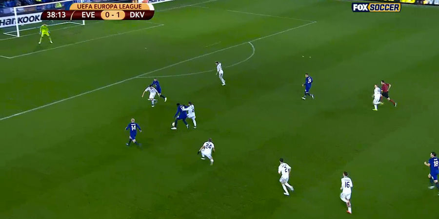 Romelu Lukaku Channels His Inner Marshawn Lynch On This Bulldozing Run