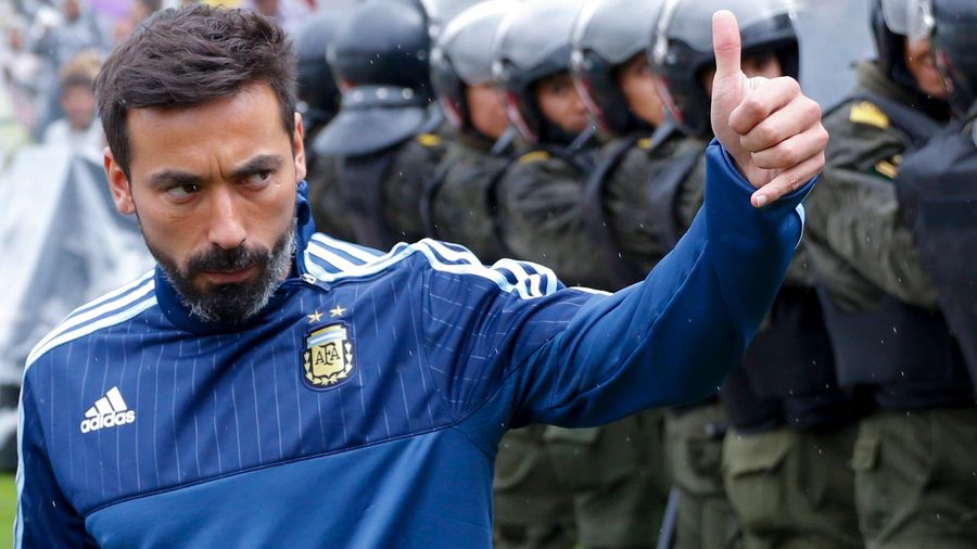 Ezequiel Lavezzi Adds To List Of Questionable Photo Poses With Slant-Eye Portrait