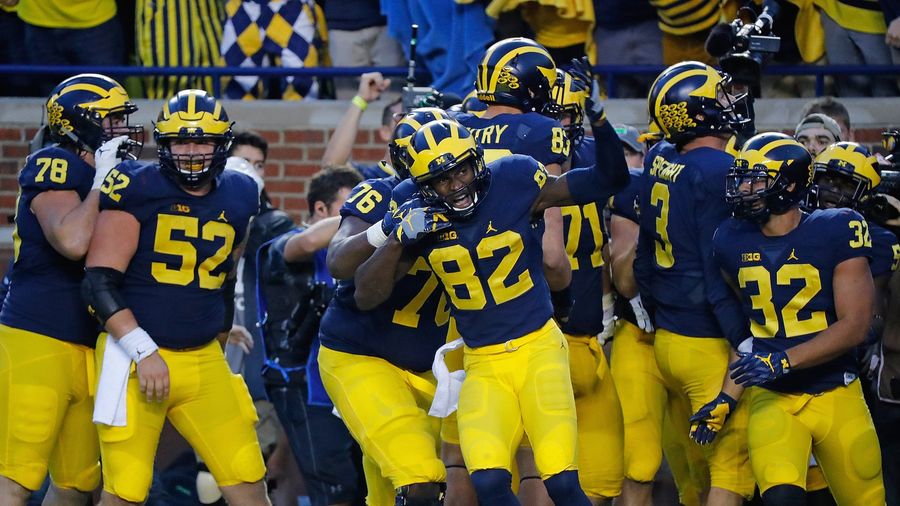 Michigan Seals Win Over Wisconsin With Insane One-Handed Interception
