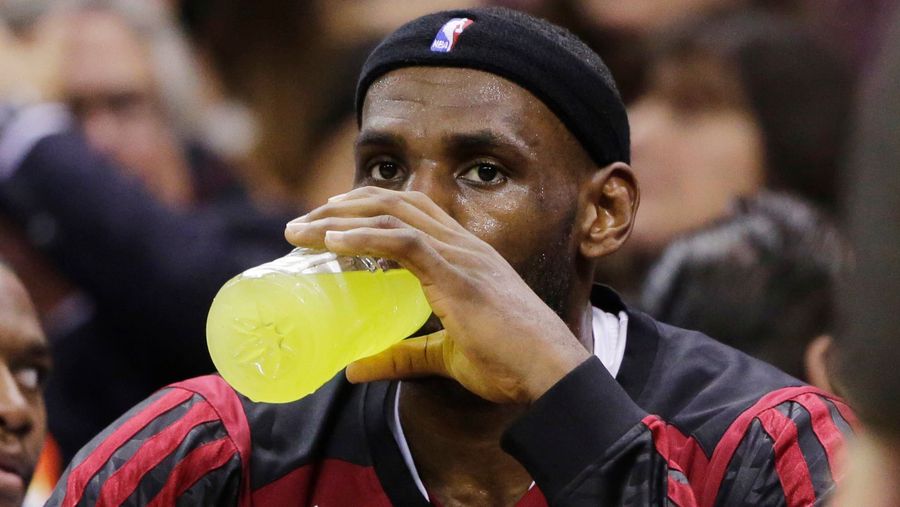 We Asked A Sports Science Expert If LeBron Could Have Really Gained Seven Pounds During A Basketball Game