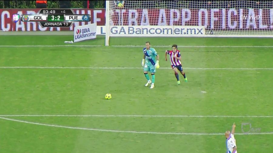 Carlos Fierro Takes Advantage Of Puebla Keeper&#39;s Huge Boner To Score Injury-Time Winner<em></em>