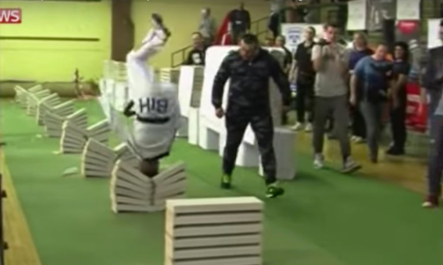 Bosnian Taekwondo Teen Defeats Army Of Concrete Blocks With His Head