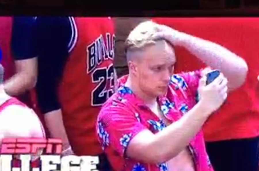 College Bro Lines Up The Perfect Selfie During VCU-Davidson Game