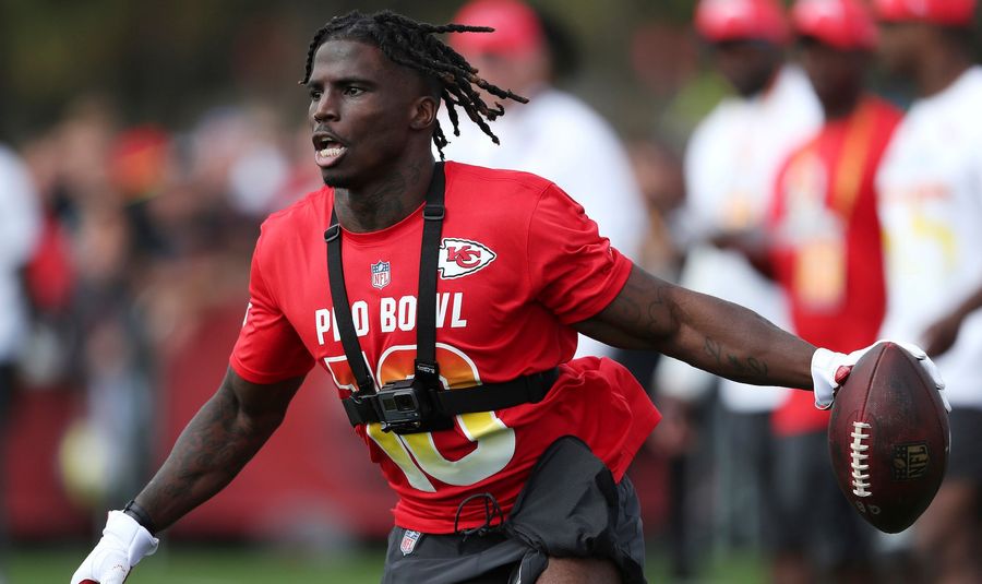Reports: Cops Investigating Tyreek Hill For Allegedly Breaking Three-Year-Old Son&#39;s Arm