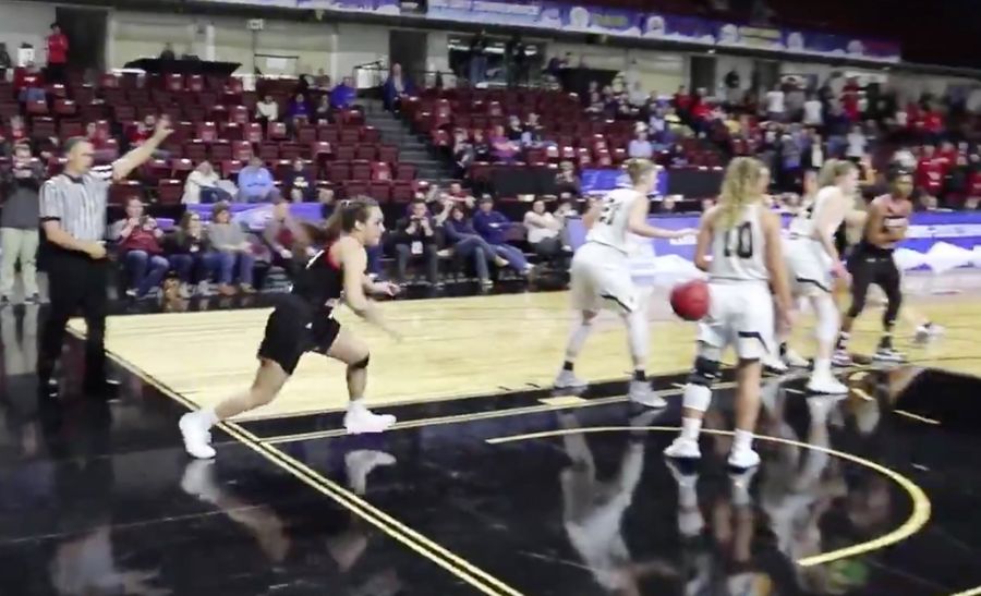 College Basketball Player Sets Up Game-Winner With The Classic Off-The-Butt Play