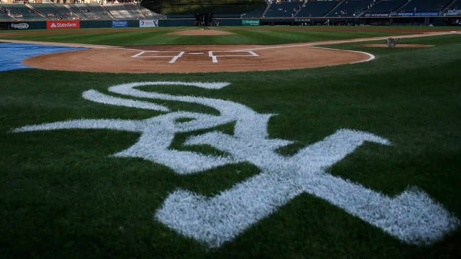 Reports: White Sox Sign Cuban Top Prospect Luis Robert